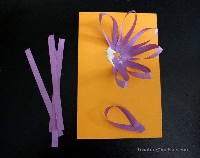 Making a 3D paper flower
